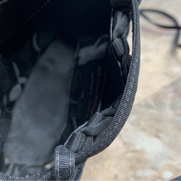 Authentic vintage Salvatore Ferragamo black bucket crossbody bag - Picture 8 of 9